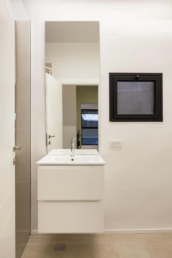 Renovated Large 3Rm Apartment 5 Min From The Beach Tel Aviv Esterno foto